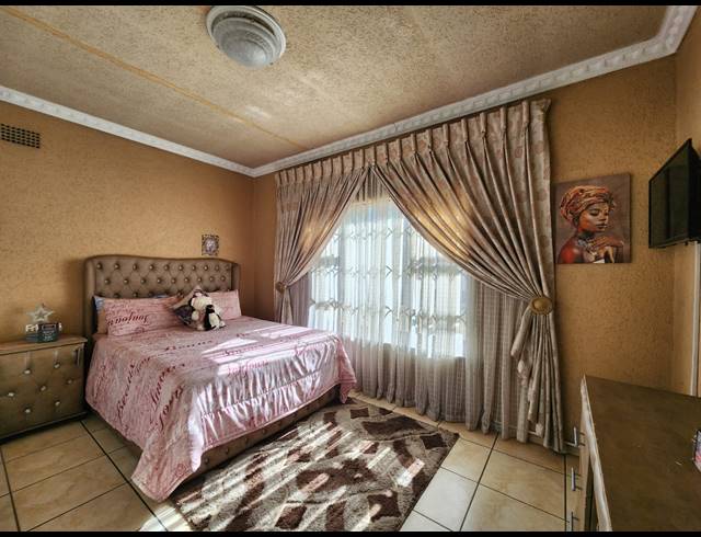 4 BEDROOM HOUSE FOR SALE IN VEREENIGING CENTRAL